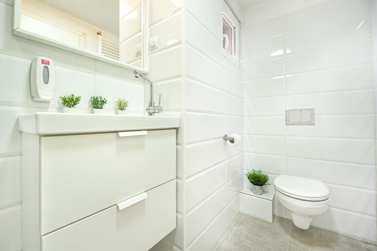Spacious 1Br In The City Center - Amazing For Extended Stays بوخارست المظهر الخارجي الصورة
